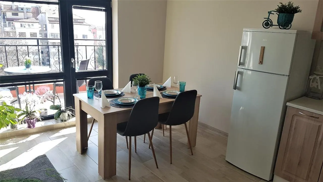 Azzurro-Top Floor Apartment In Quiet Neighborhood, Free Private Parking Varna 0*,