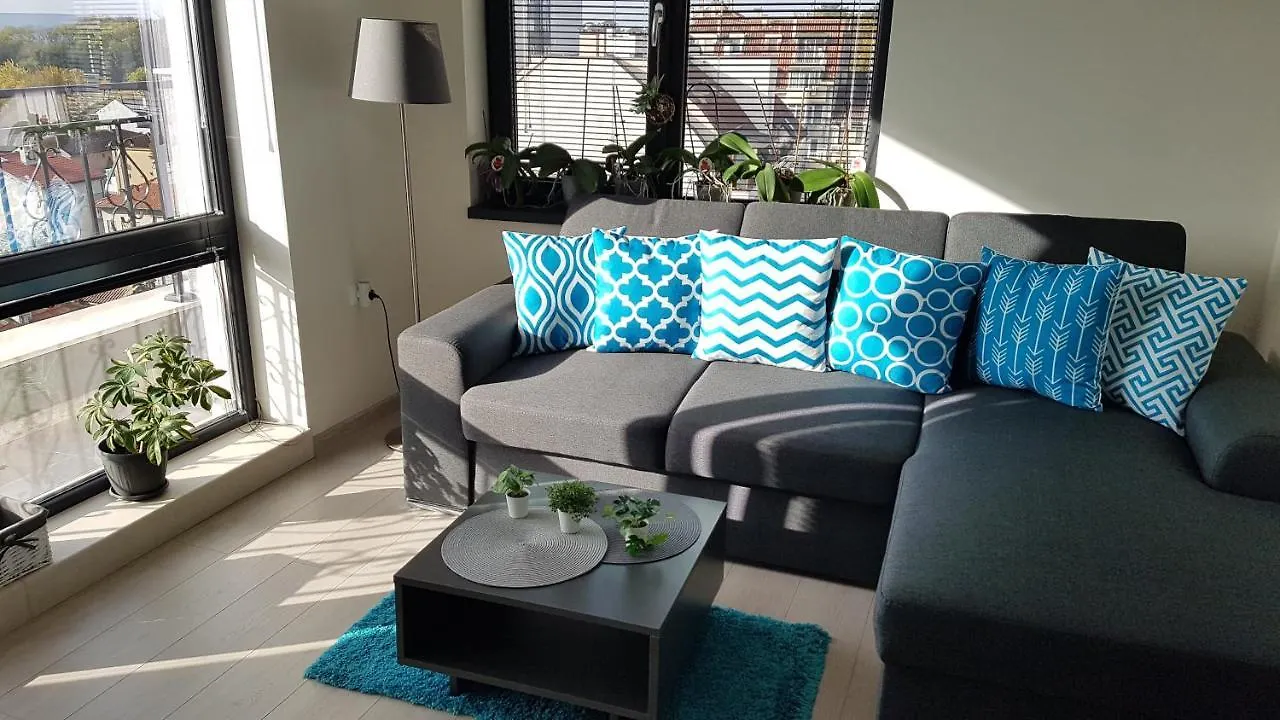 Azzurro-Top Floor Apartment In Quiet Neighborhood, Free Private Parking Varna