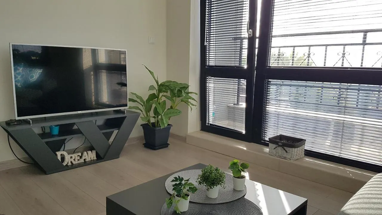 Azzurro-Top Floor Apartment In Quiet Neighborhood, Free Private Parking Varna