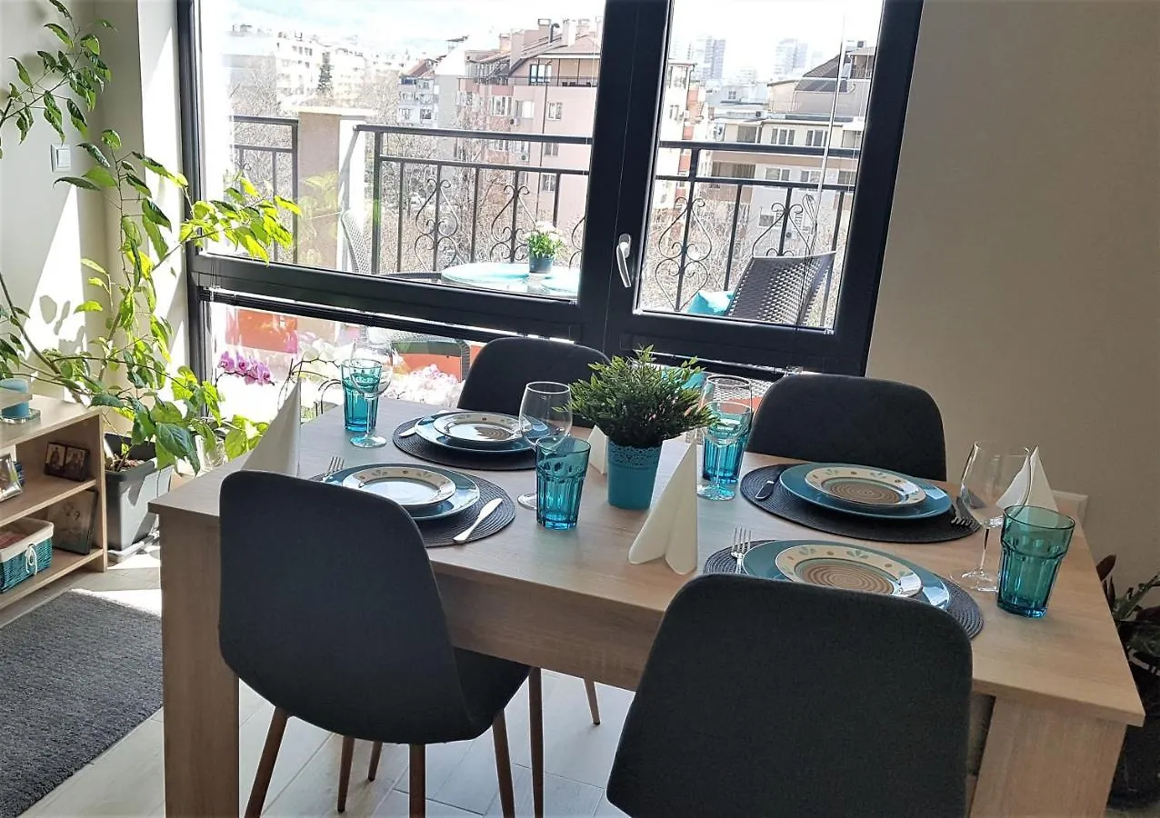 Azzurro-Top Floor Apartment In Quiet Neighborhood, Free Private Parking Varna Bulgaria
