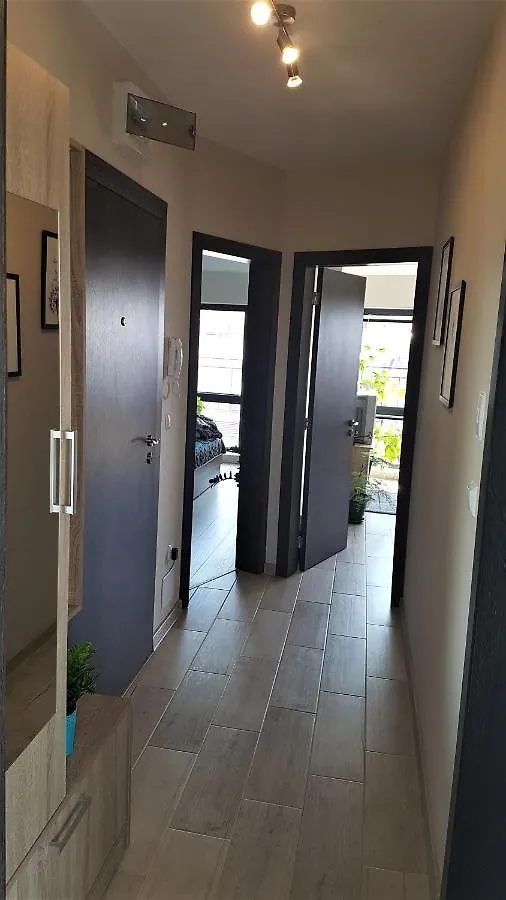 Azzurro-Top Floor Apartment In Quiet Neighborhood, Free Private Parking Varna
