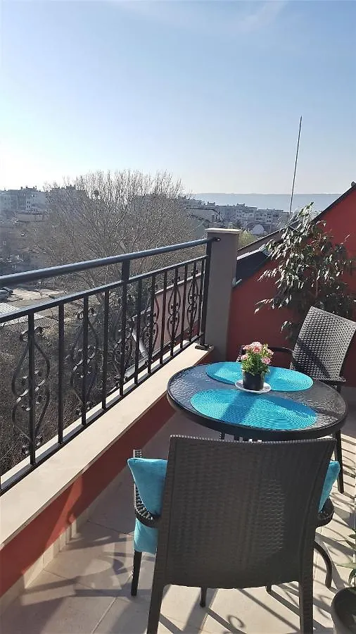 Azzurro-Top Floor Apartment In Quiet Neighborhood, Free Private Parking Varna Bulgaria